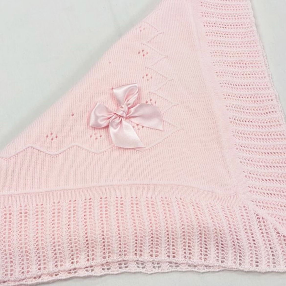 Picture of Sardon Pink Knit Bow Blanket
