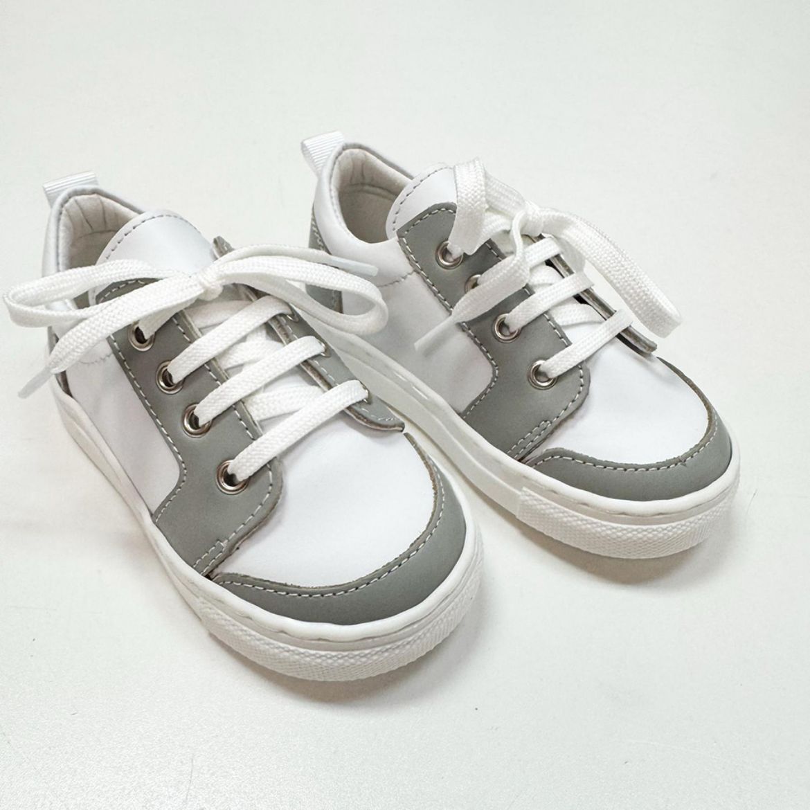 Picture of Borboleta Boys Nico White & Grey Trainers